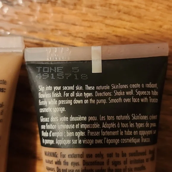 Trucco Touch Up Pressed Powder & SkintonesNaturale Coverage SPF 15 Foundation